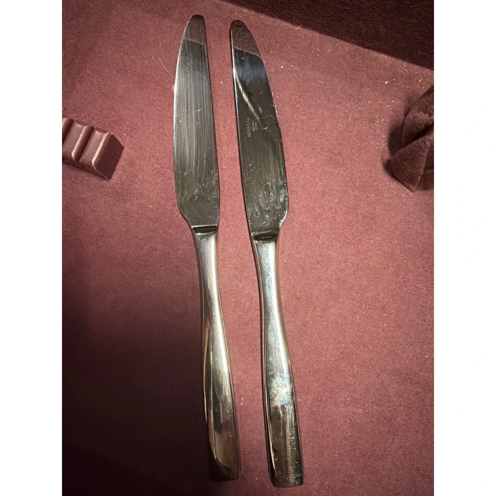 Mikasa Delano 18/10 Stainless Steel Flatware 8 ‎ Piece Set Knives Forks Spoons